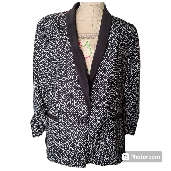 NEW CARTISE Size 12 Black White Quatrefoil Blazer Rolled Collar Ruched Sleeve - Picture 1 of 12